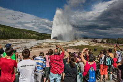 tourism_oldfaithful.adapt.1900.1.jpg